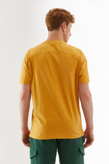 Sarı Auric Nakış Detaylı Erkek T-Shirt